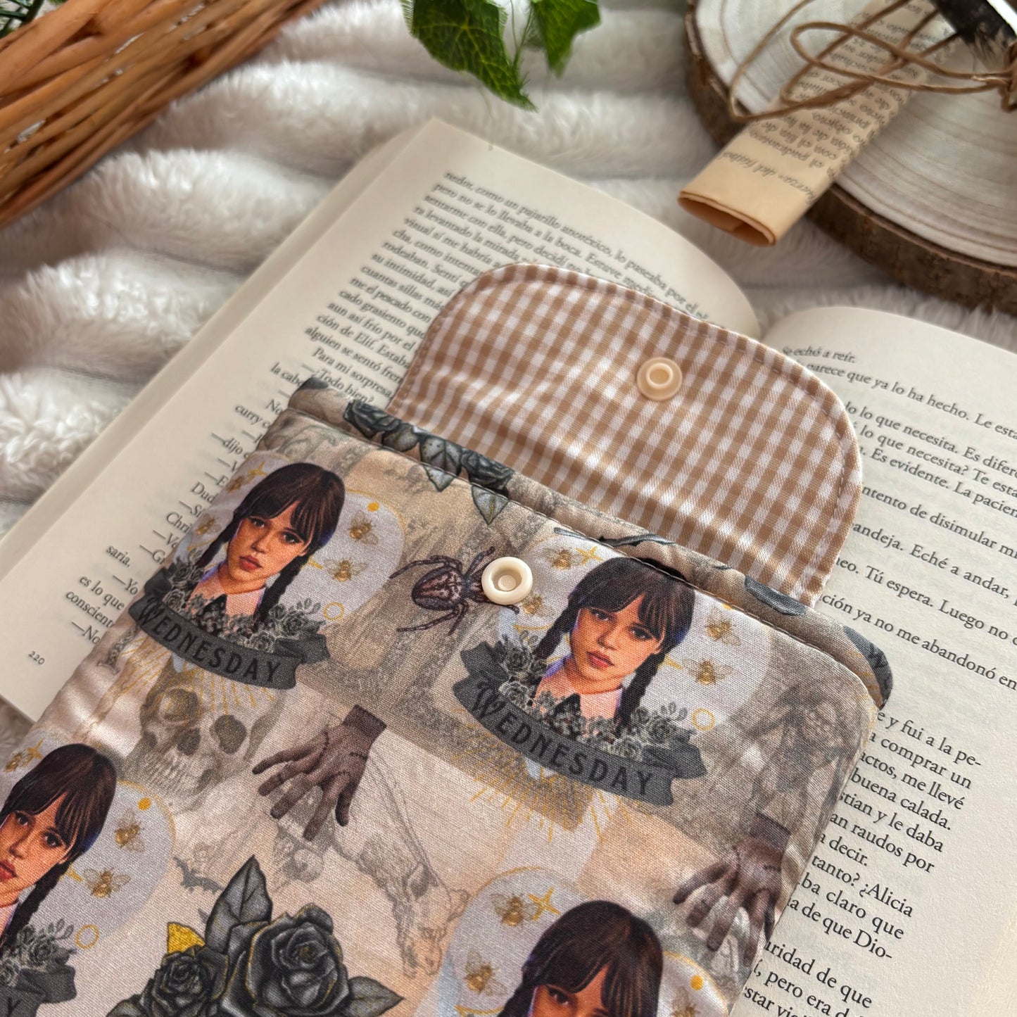 Funda para ebook Miércoles