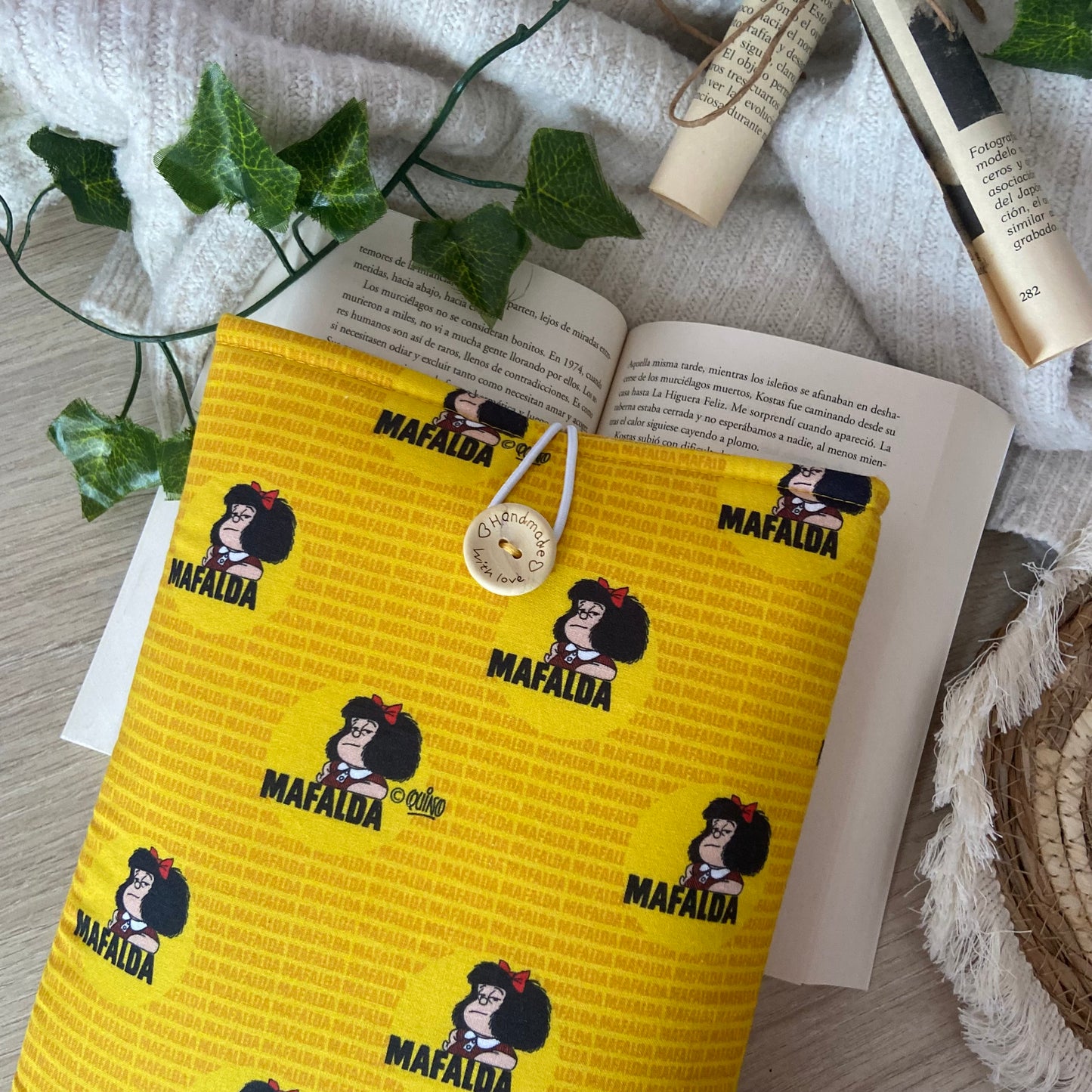 Funda literaria Mafalda en amarillo outlet