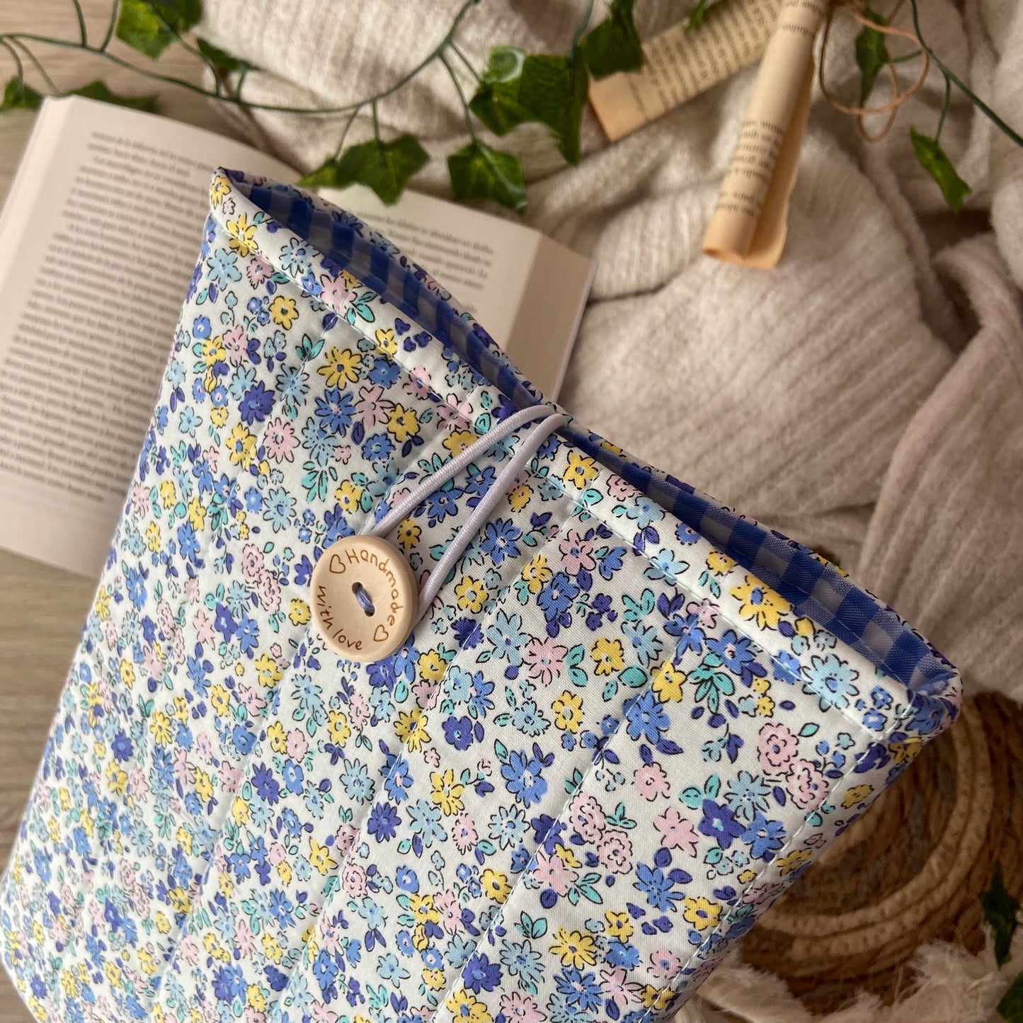 Funda literaria blue flowers