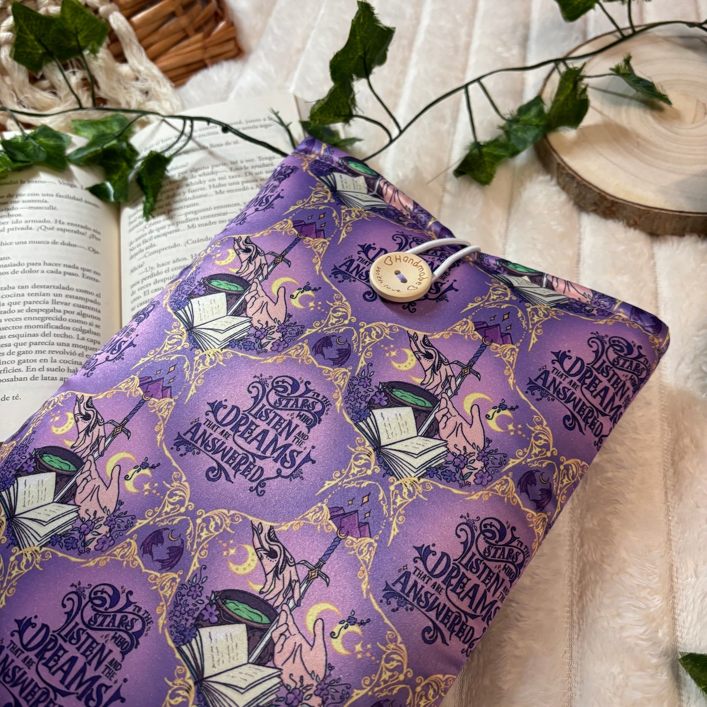 Funda literaria To the stars who listen and the dreams that are answered