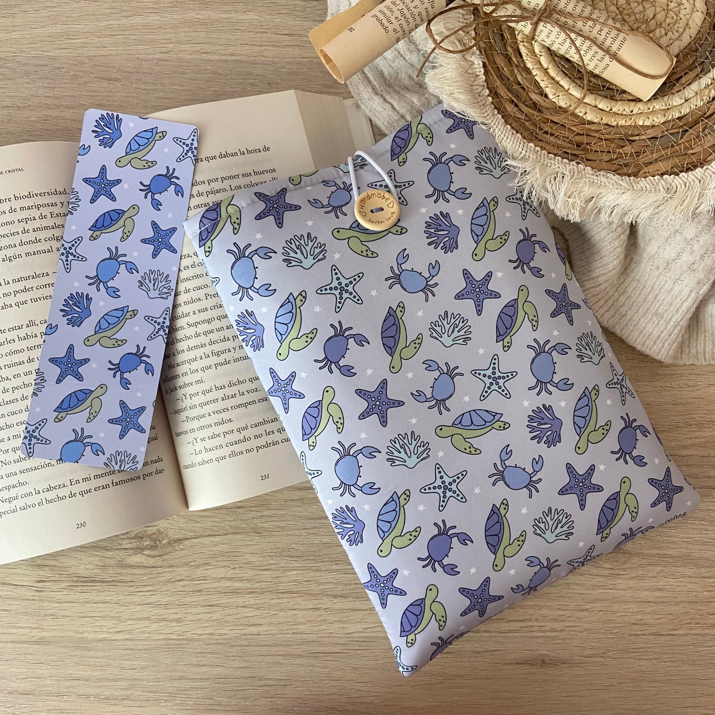 Funda literaria en el mar