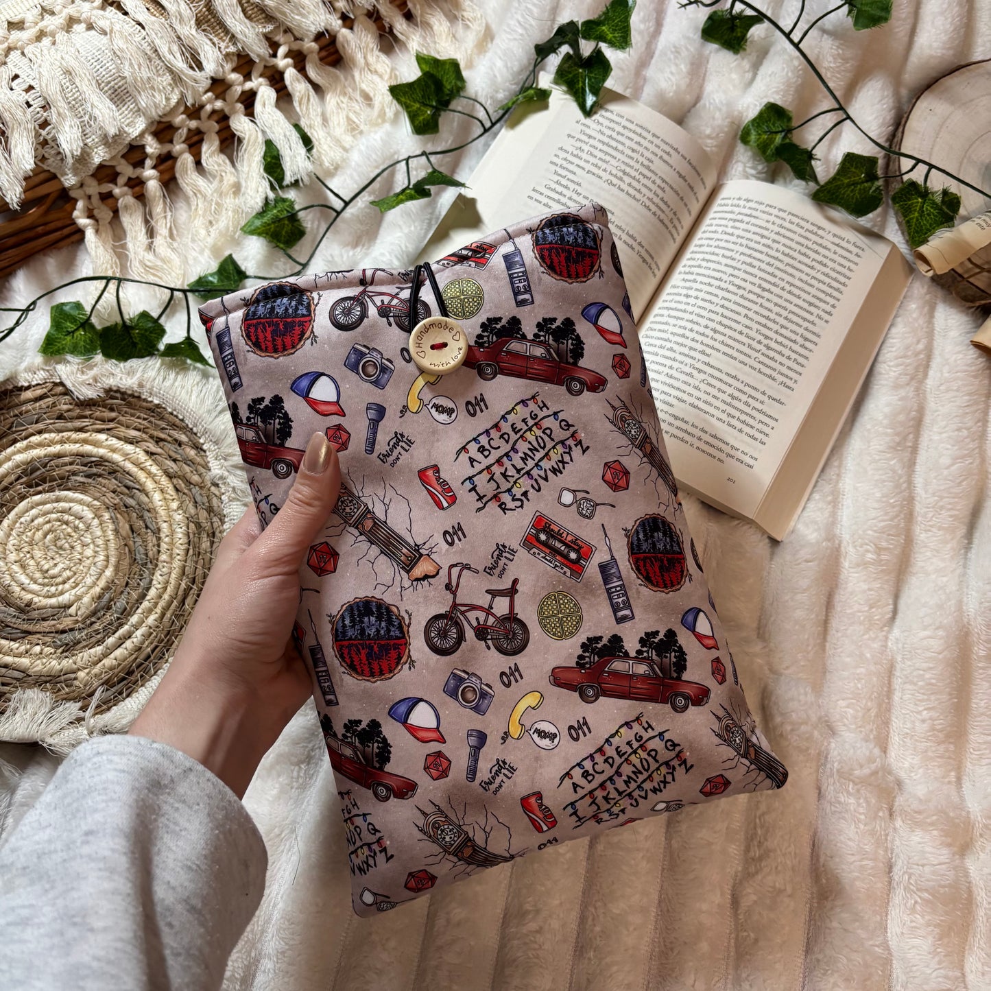 Funda literaria Stranger things