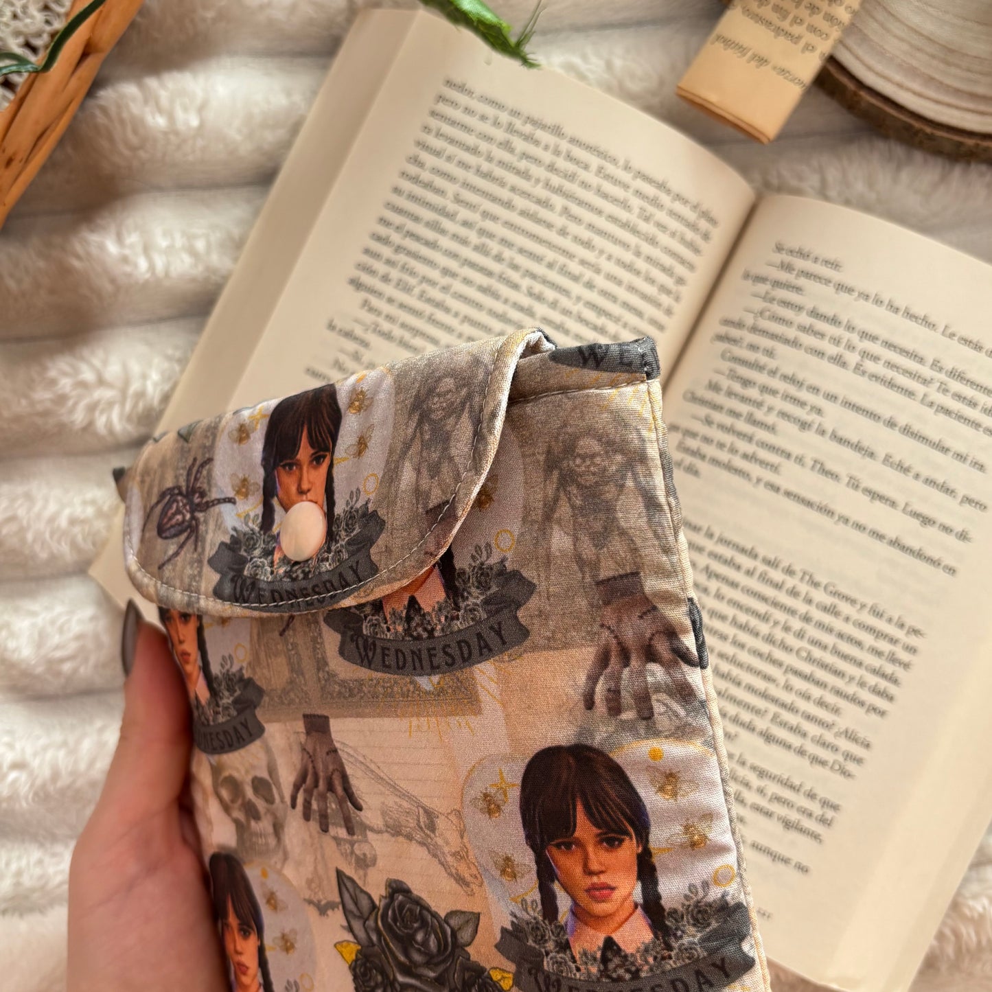 Funda para ebook Miércoles