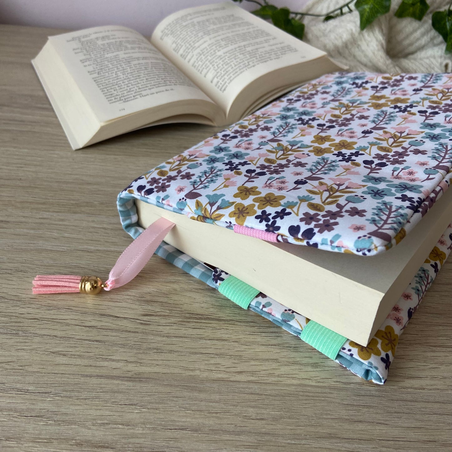 Funda ajustable flores en el jardín