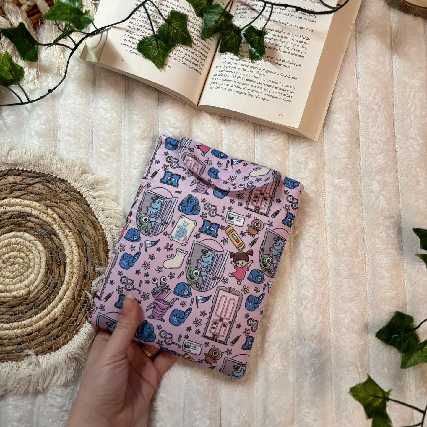 Funda kindle/kobo libra colour Monstruos S.A