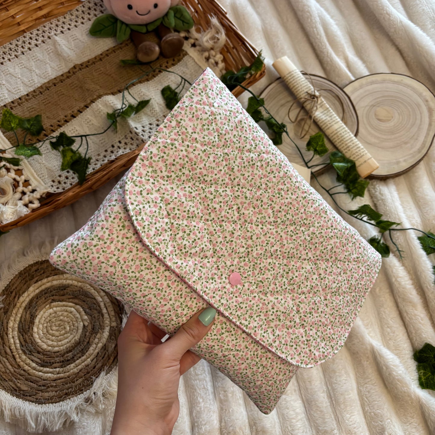 Funda literaria formato sobre Emilia