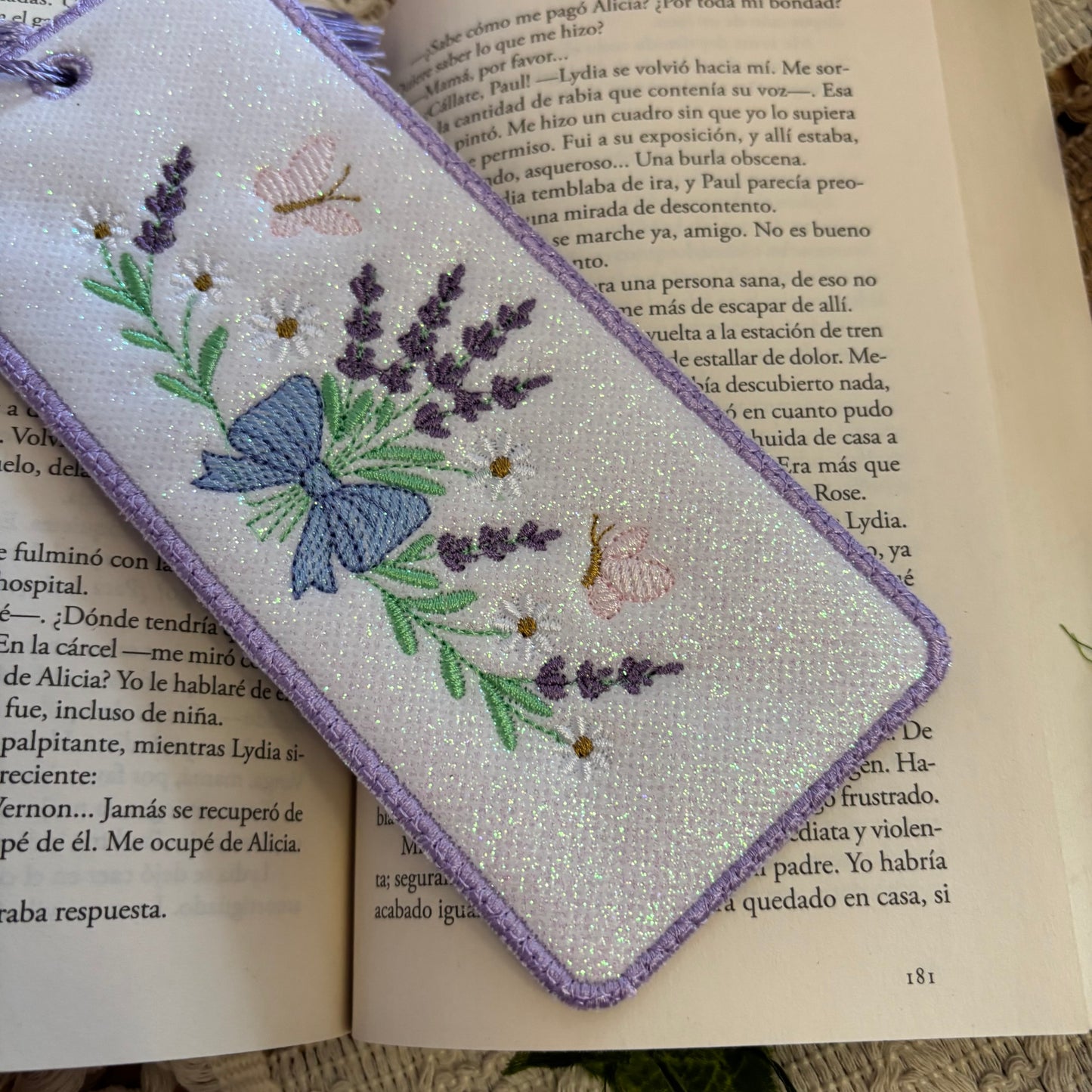 Marcapáginas bordado cute lavanda