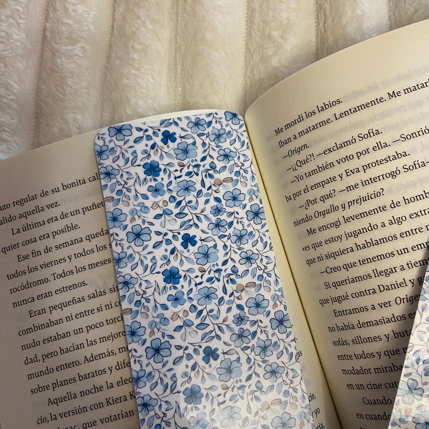 Marcapáginas flores en azul