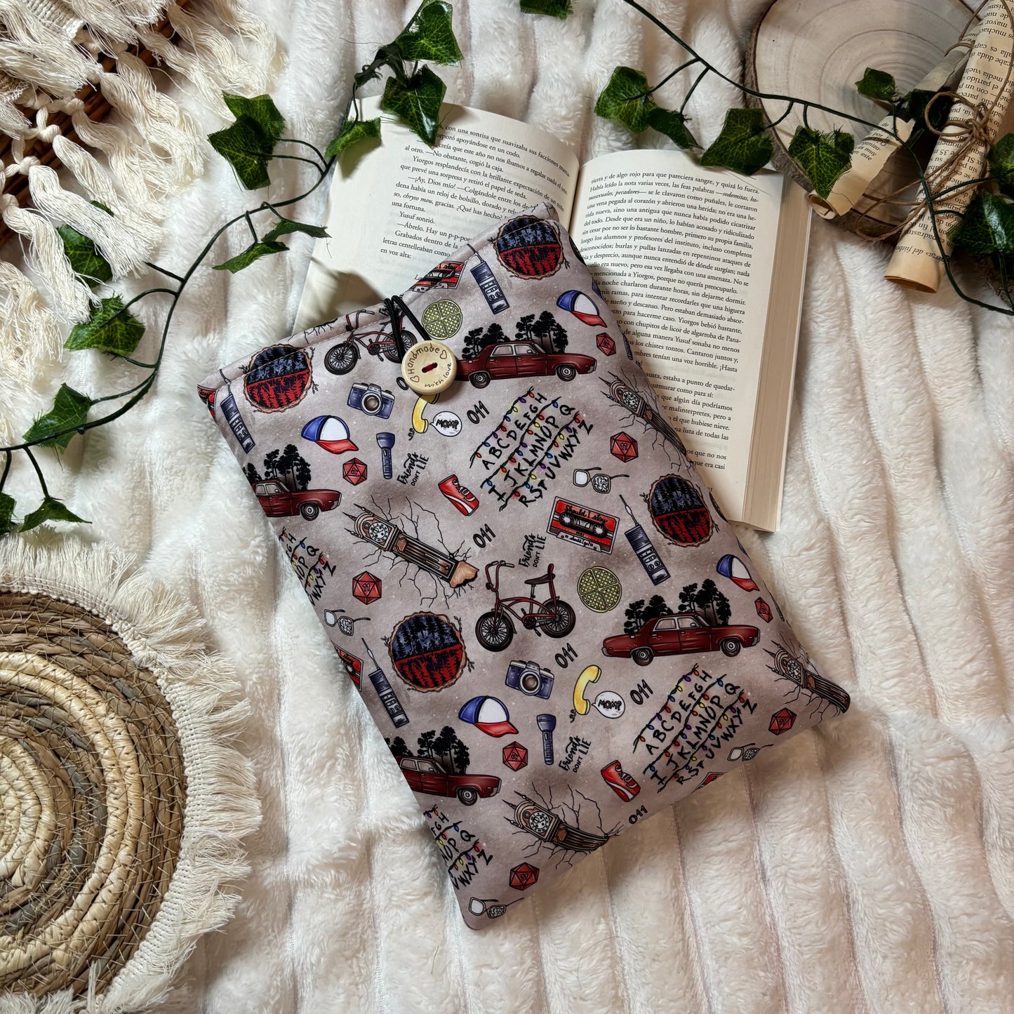 Funda literaria Stranger things