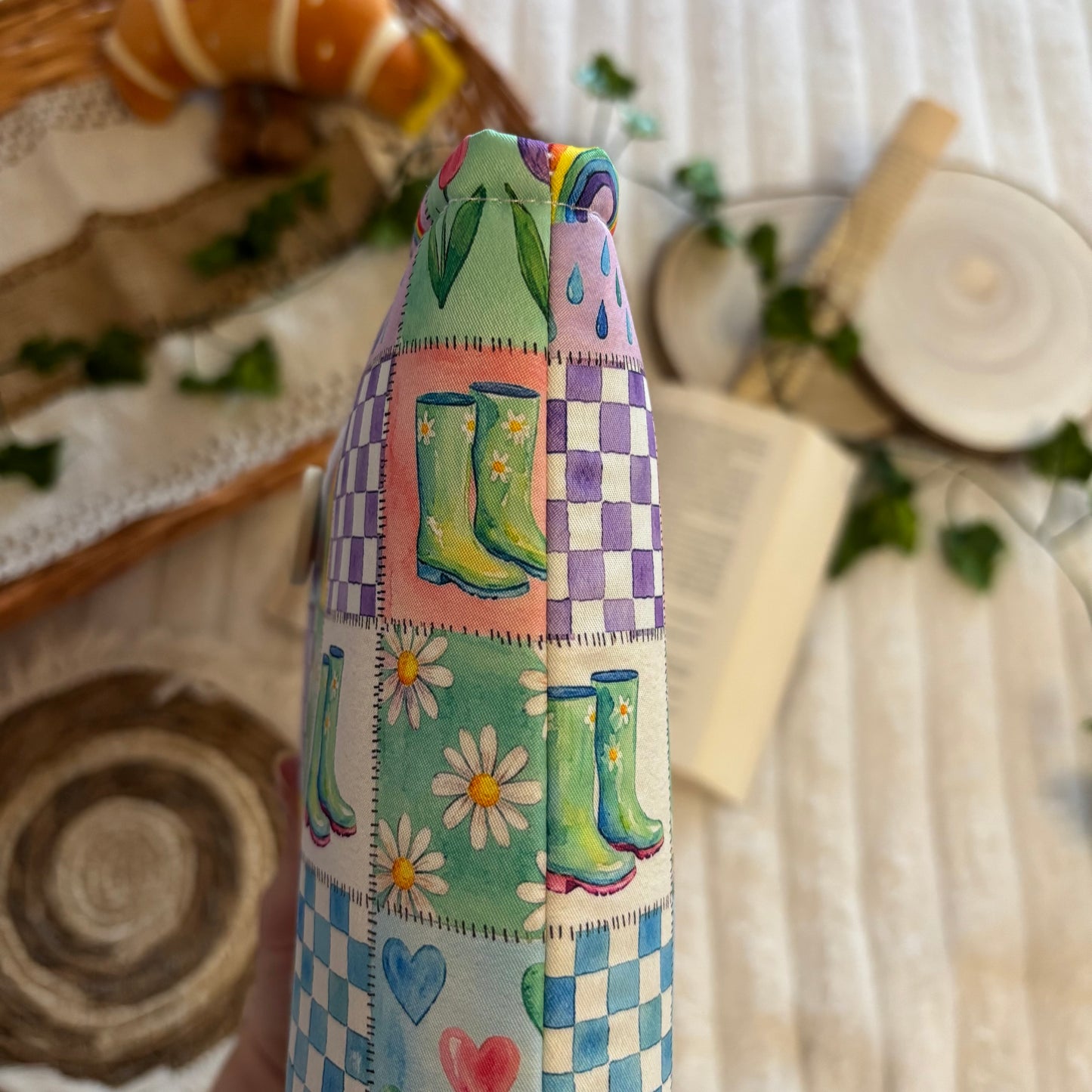 Funda literaria corazones de Abril