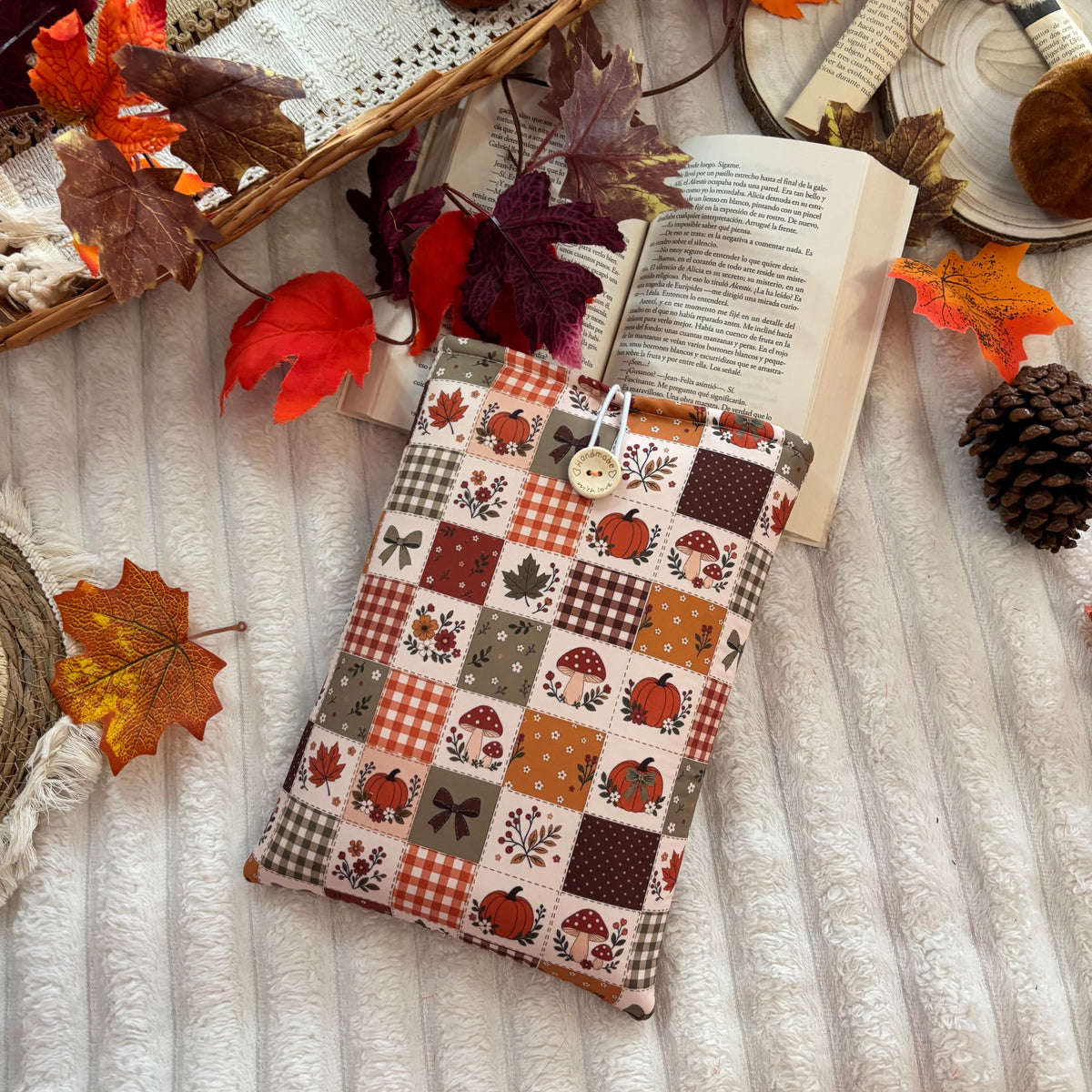 Funda literaria collage otoñal