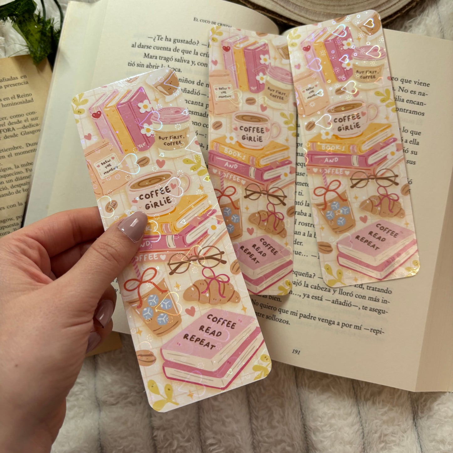 Marcapáginas coffee girlie holográfico