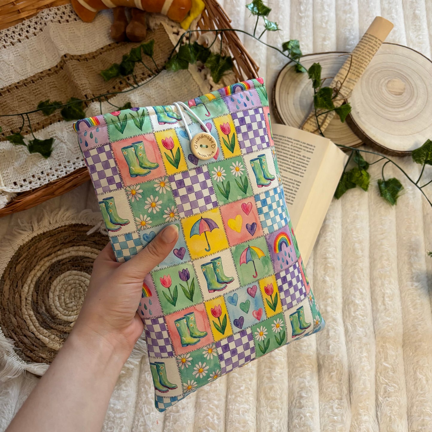 Funda literaria corazones de Abril