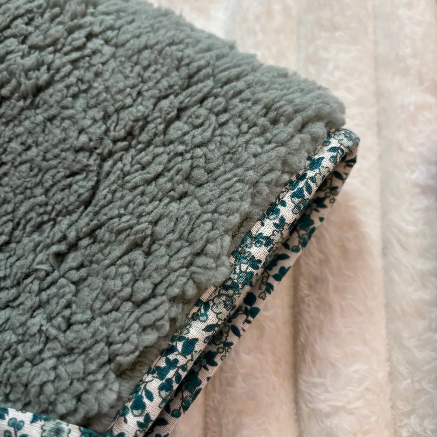 Funda literaria borreguito Cosmo