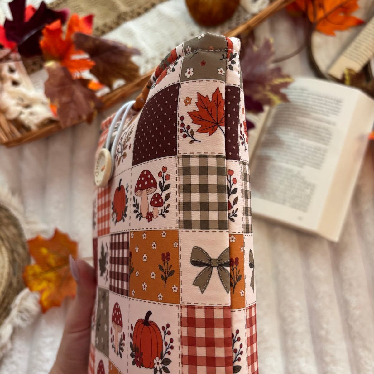 Funda literaria collage otoñal