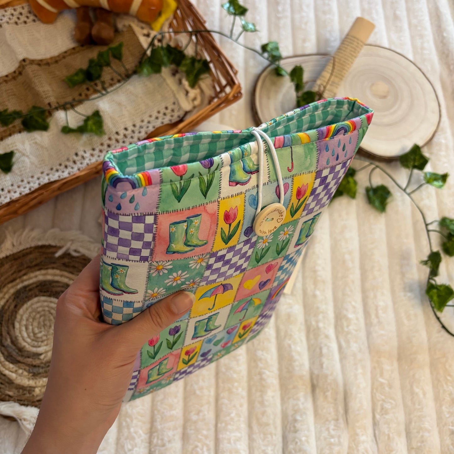 Funda literaria corazones de Abril