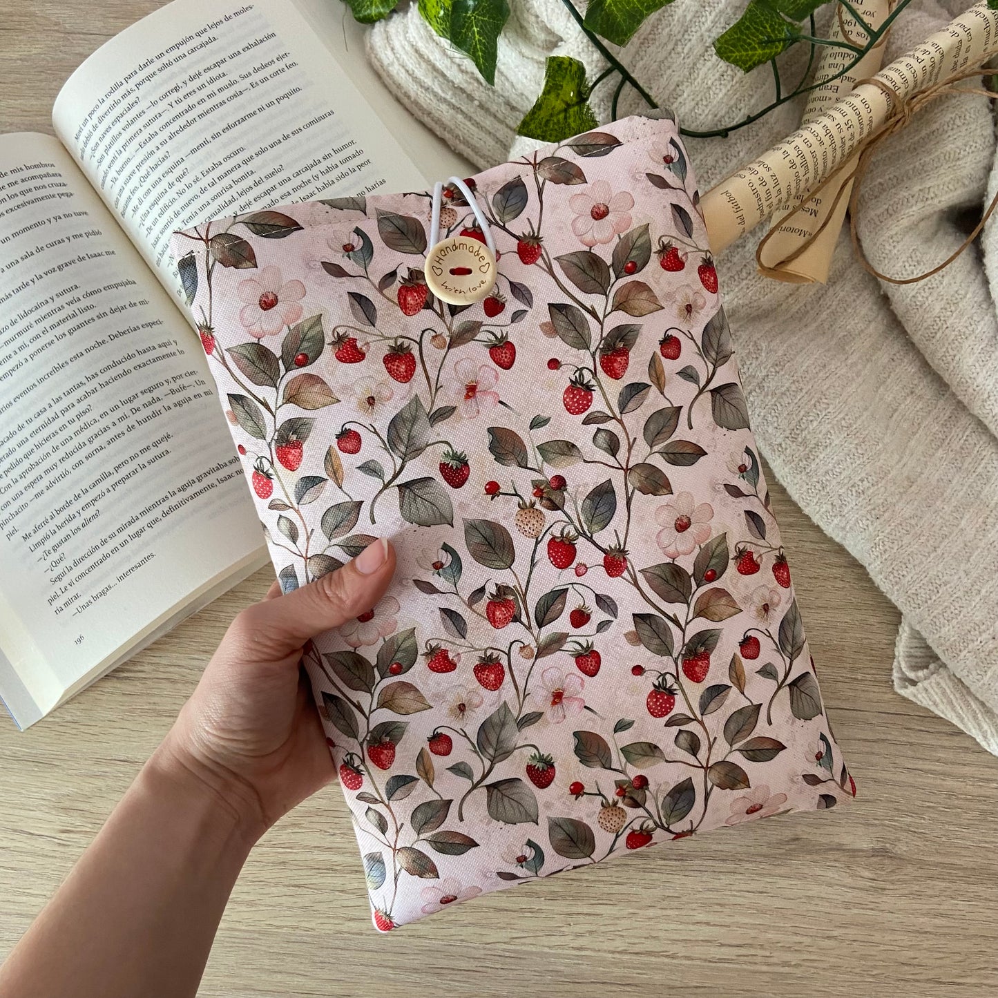 Funda literaria fresitas impermeable