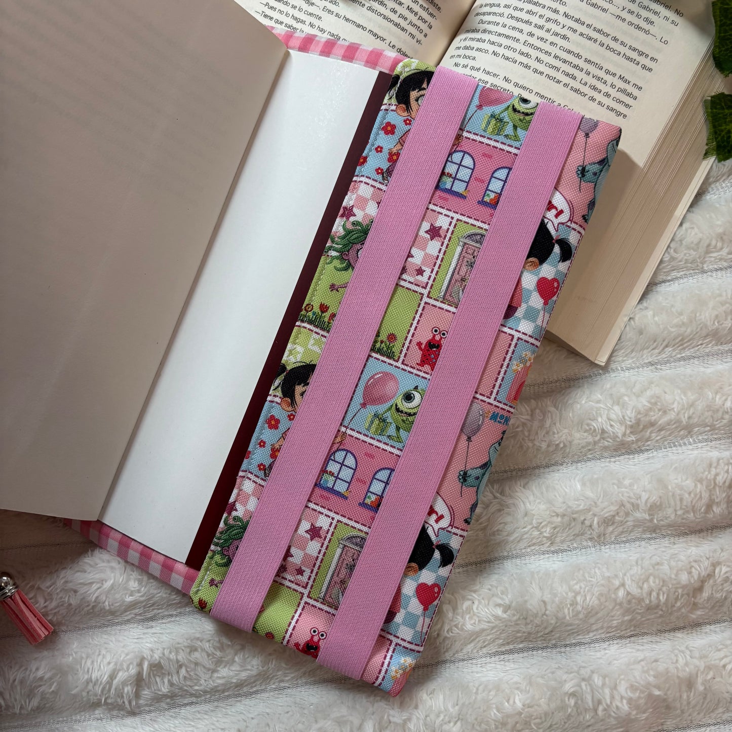 Funda ajustable collage Monstruos S.A