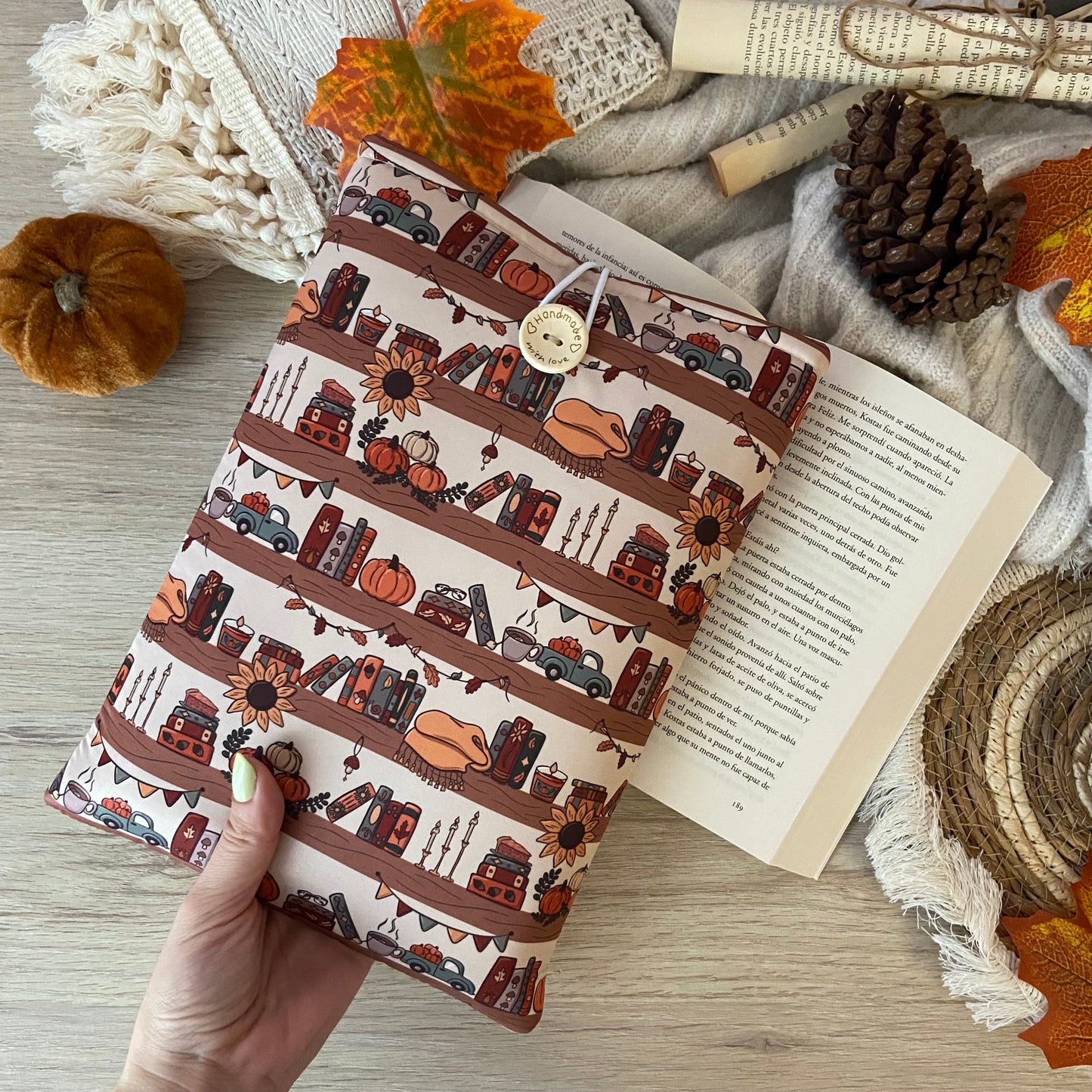 Funda literaria estantería otoñal