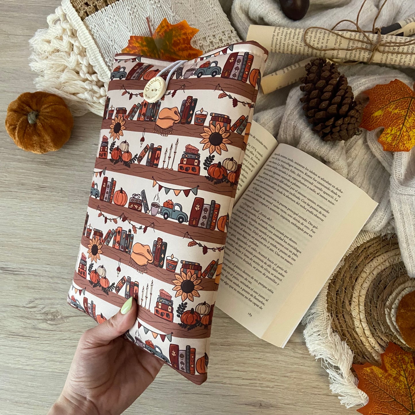 Funda literaria estantería otoñal