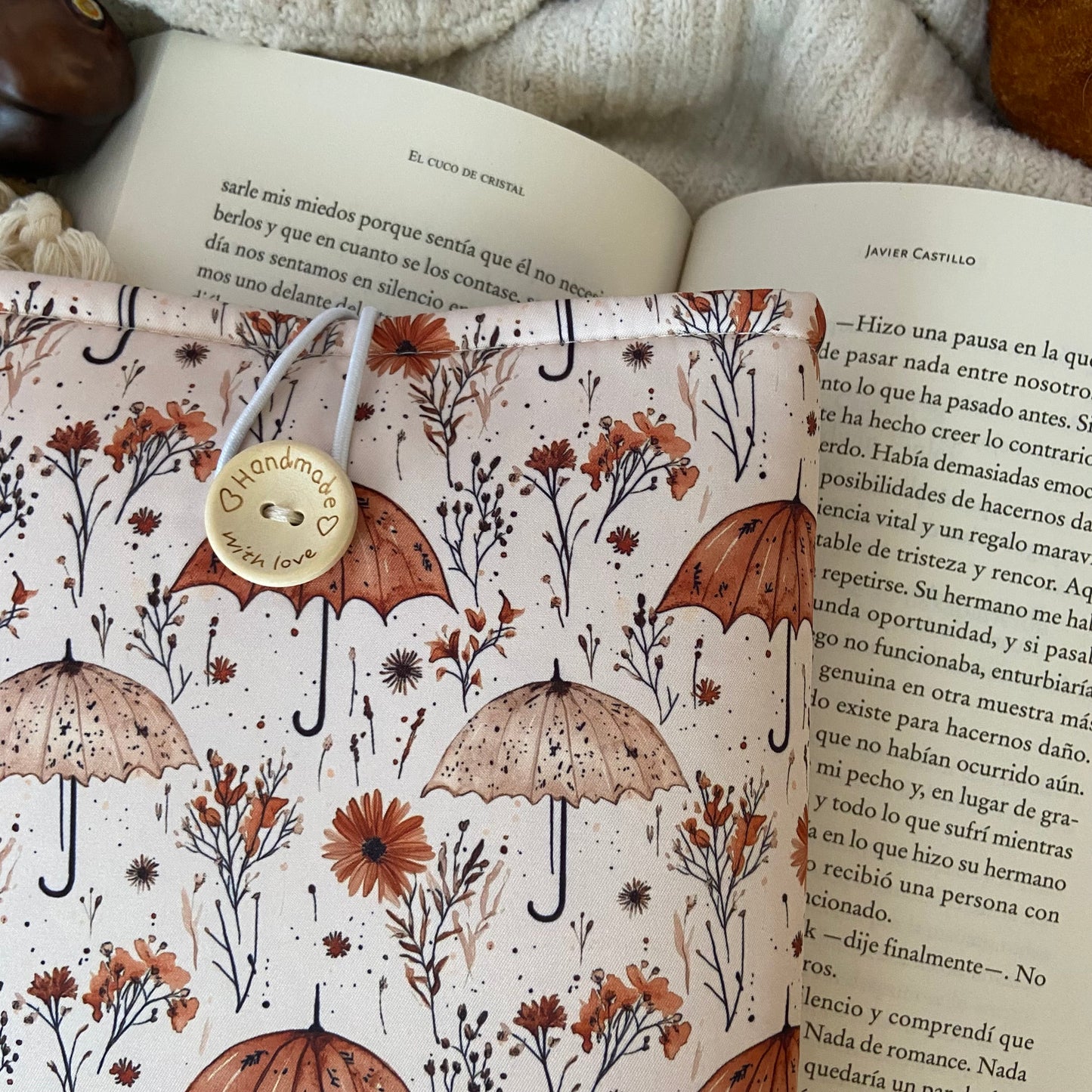 Funda literaria paraguas otoñales