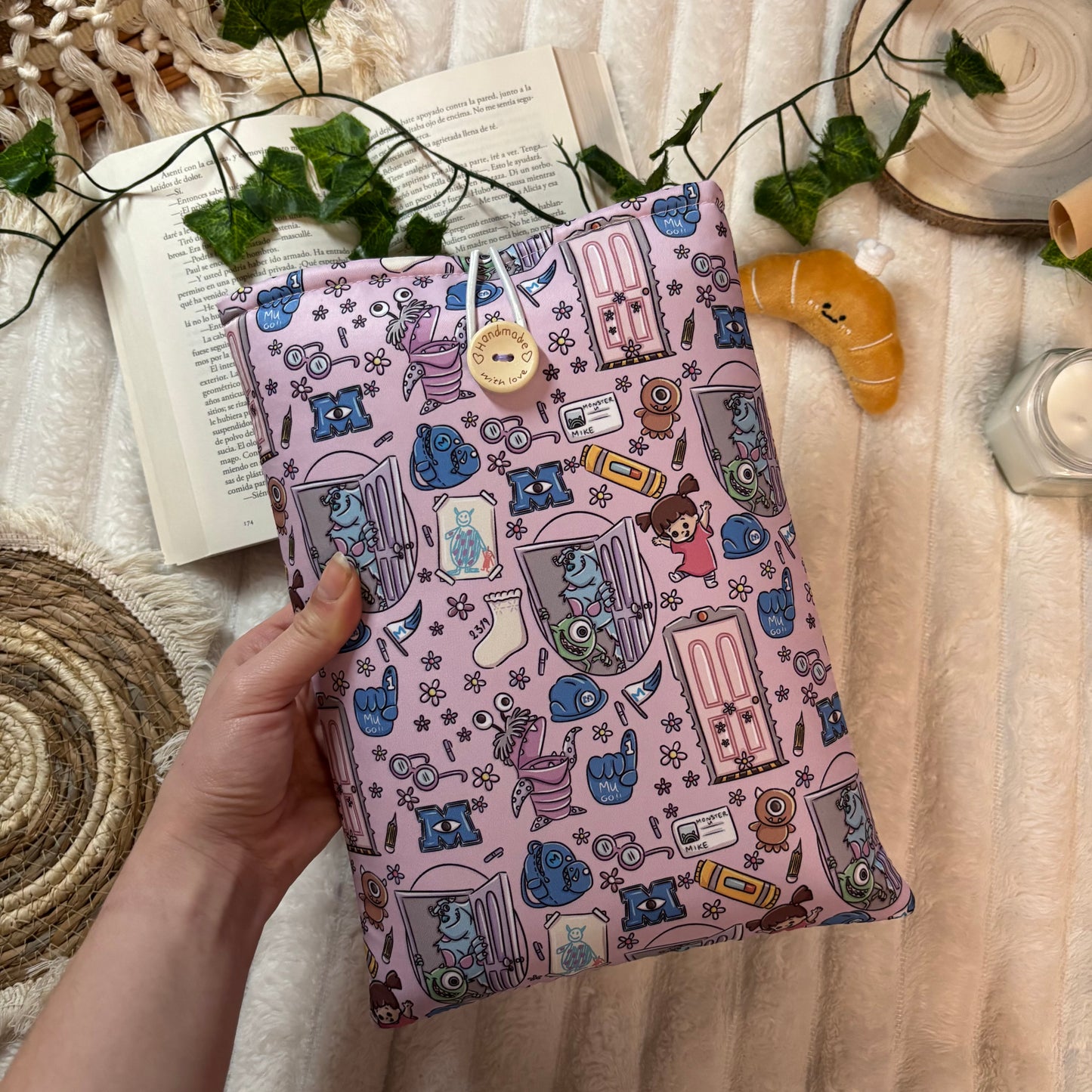 Funda literaria Monstruos S.A