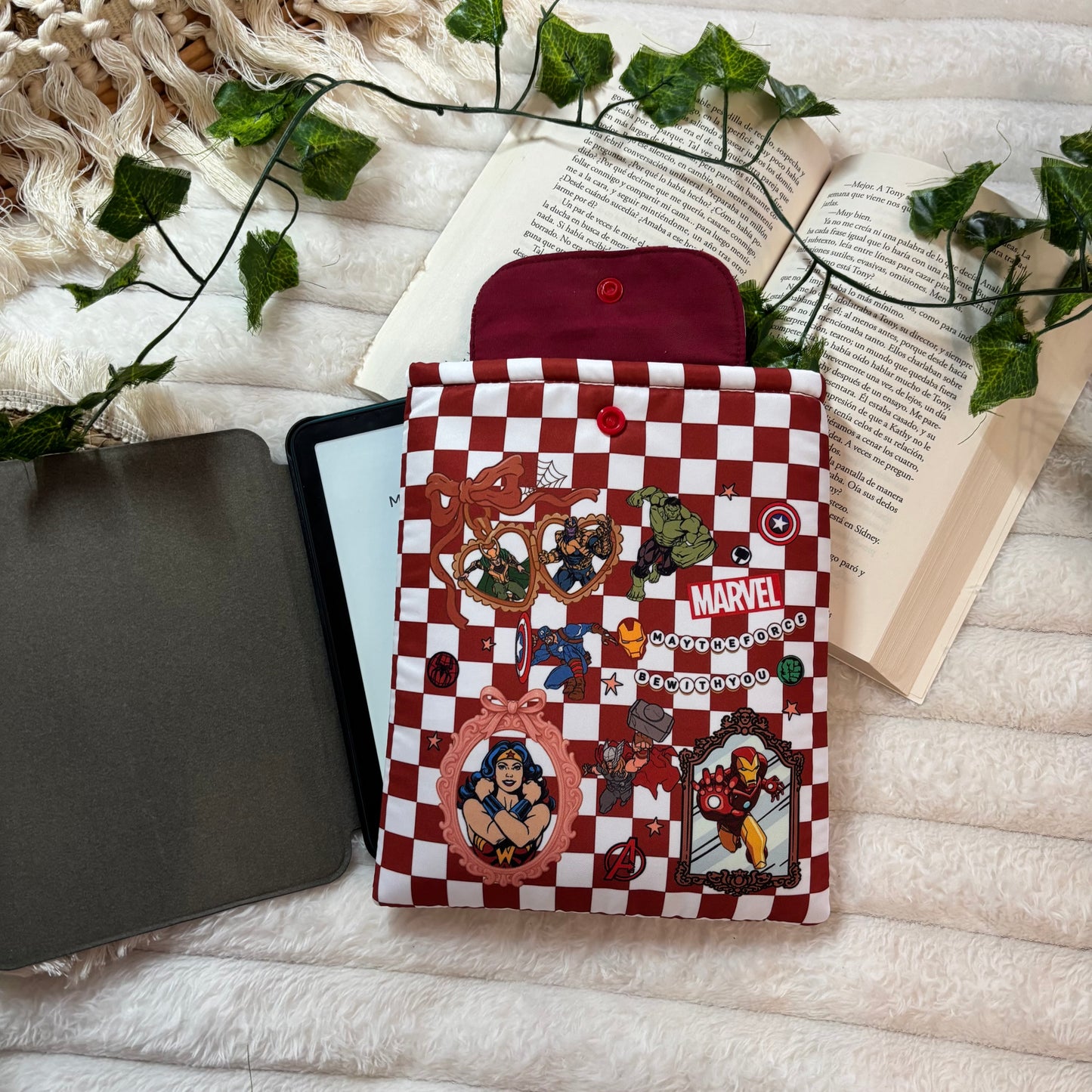 Funda kindle/kobo libra colour Marvel
