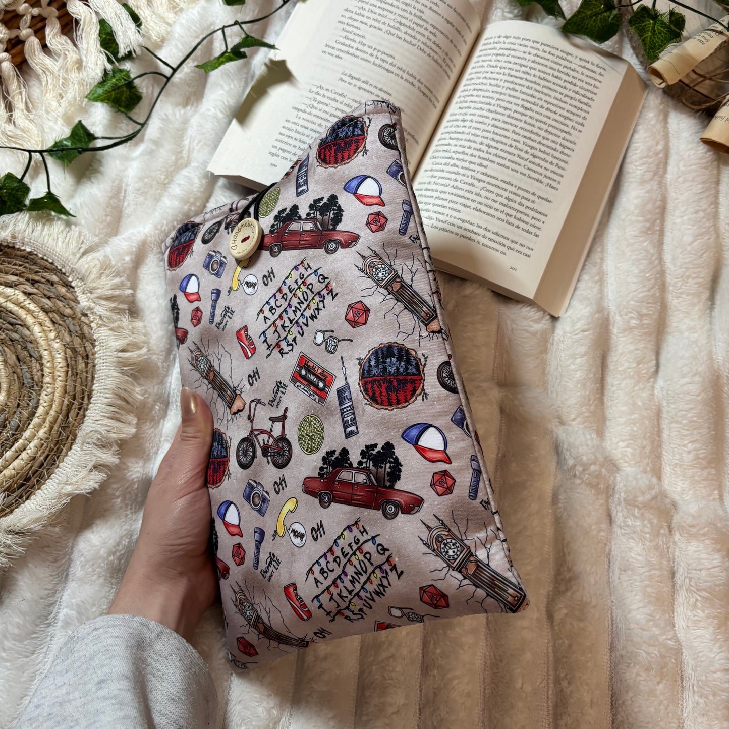 Funda literaria Stranger things