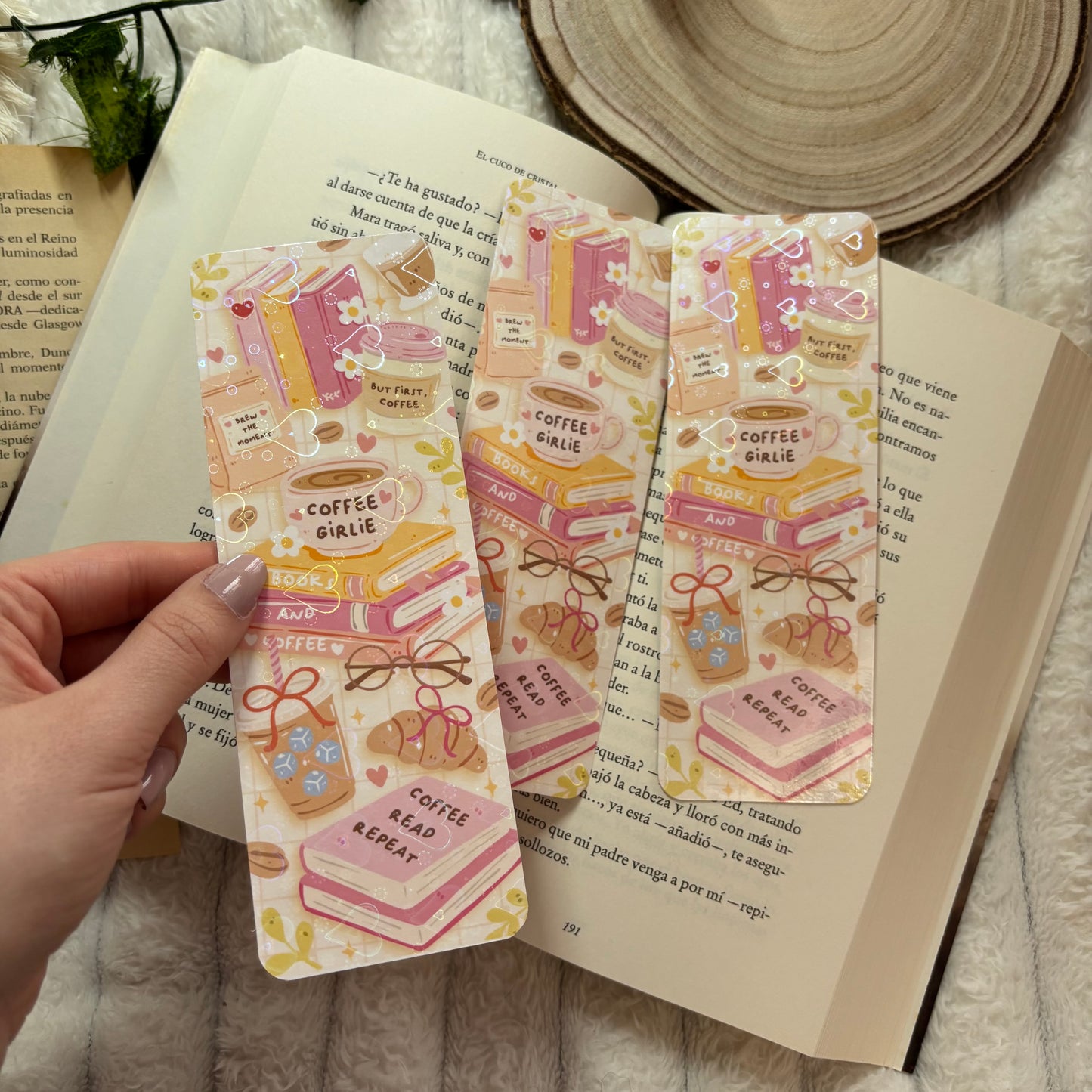 Marcapáginas coffee girlie holográfico