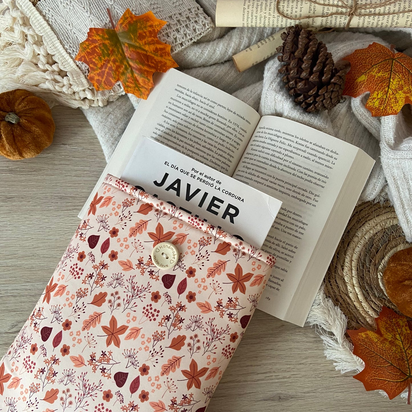 Funda literaria hojas otoñales