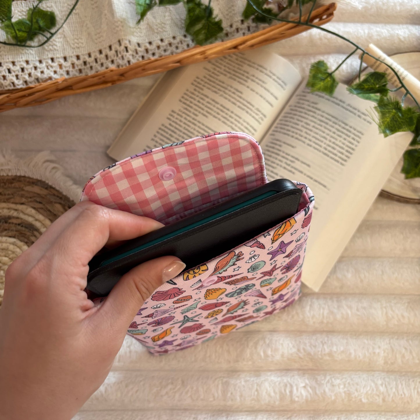 Funda kindle/kobo libra colour conchitas impermeable