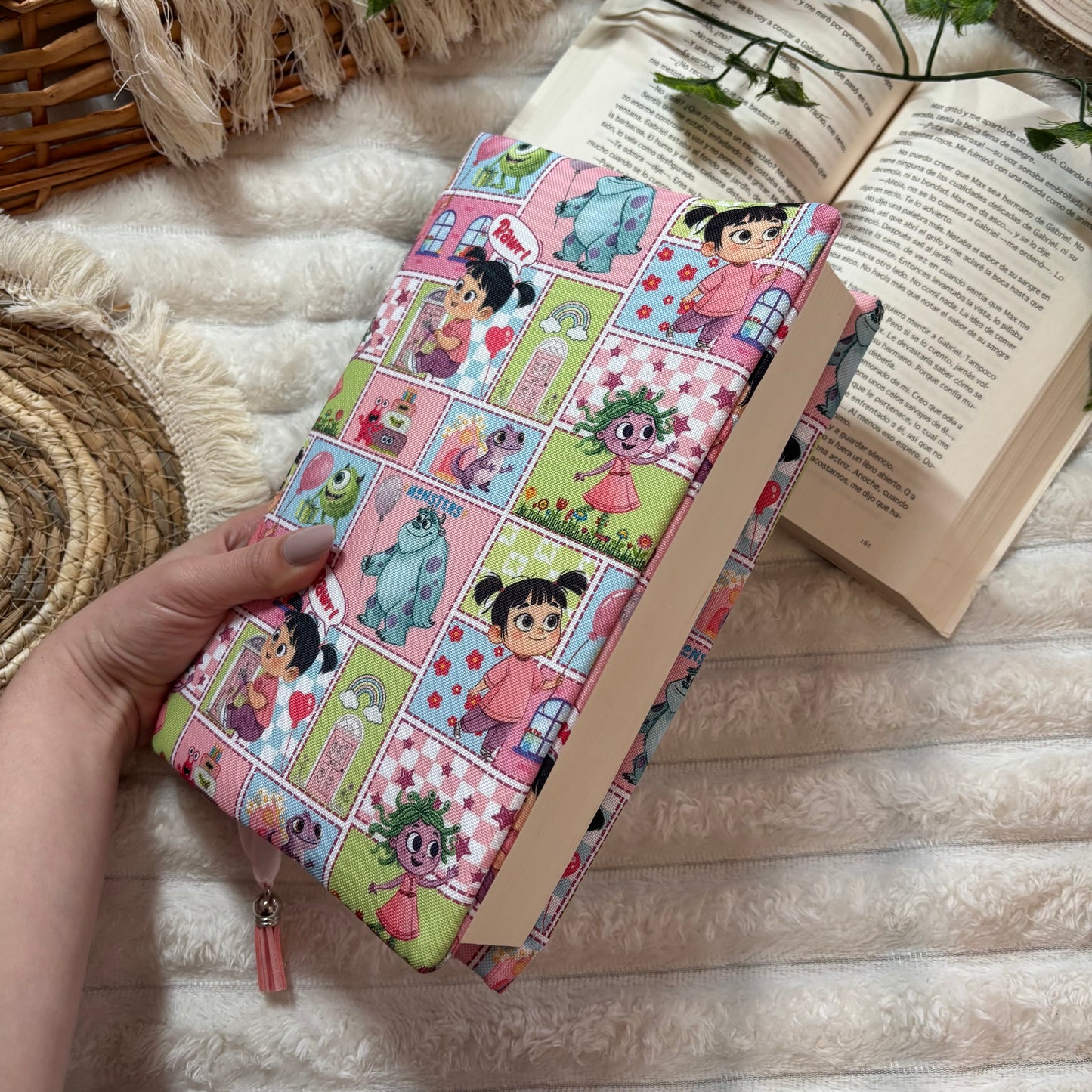 Funda ajustable collage Monstruos S.A