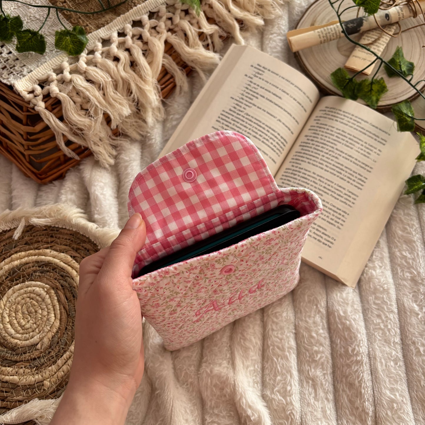 Funda kindle/kobo libra colour Versia acolchada y bordada con nombre