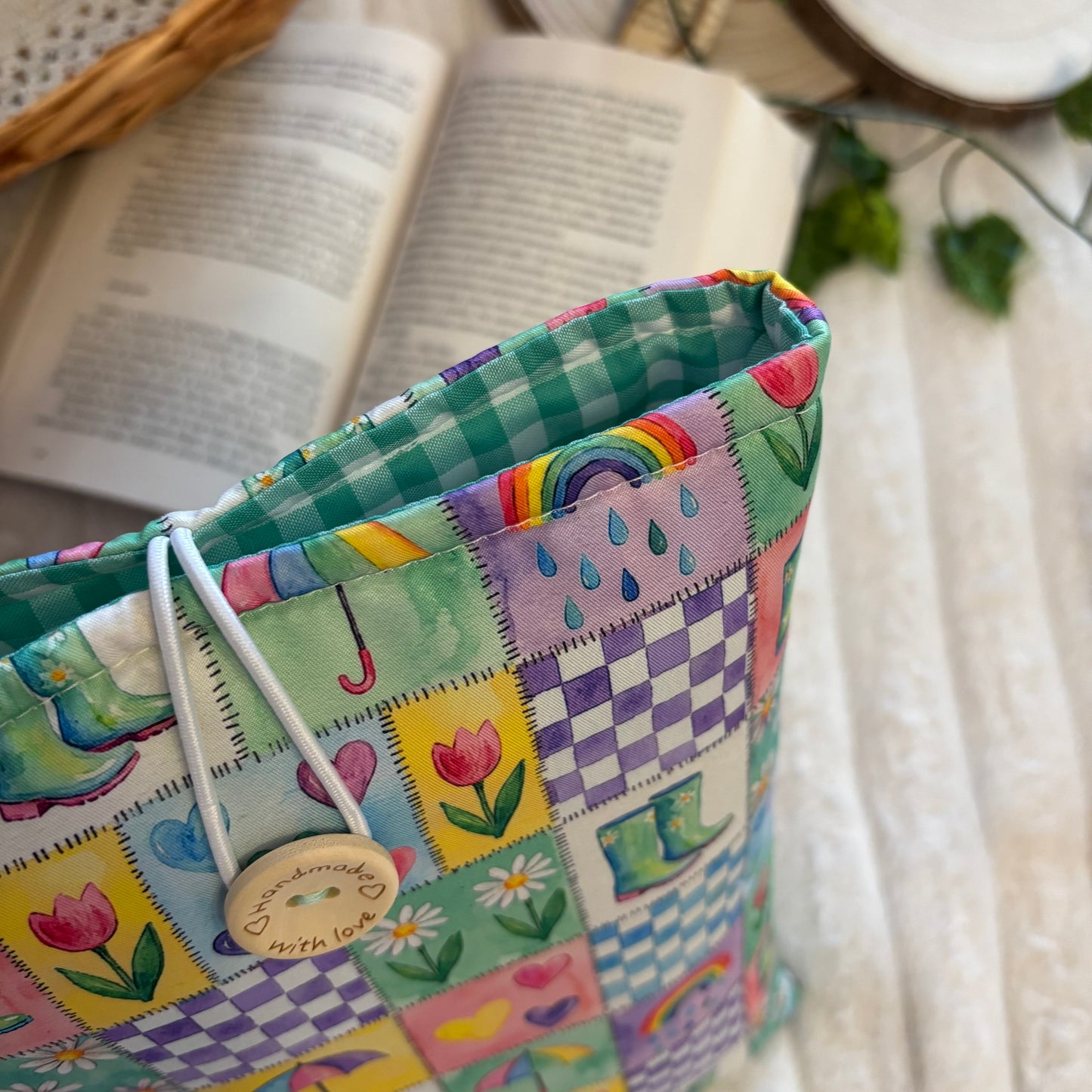 Funda literaria corazones de Abril