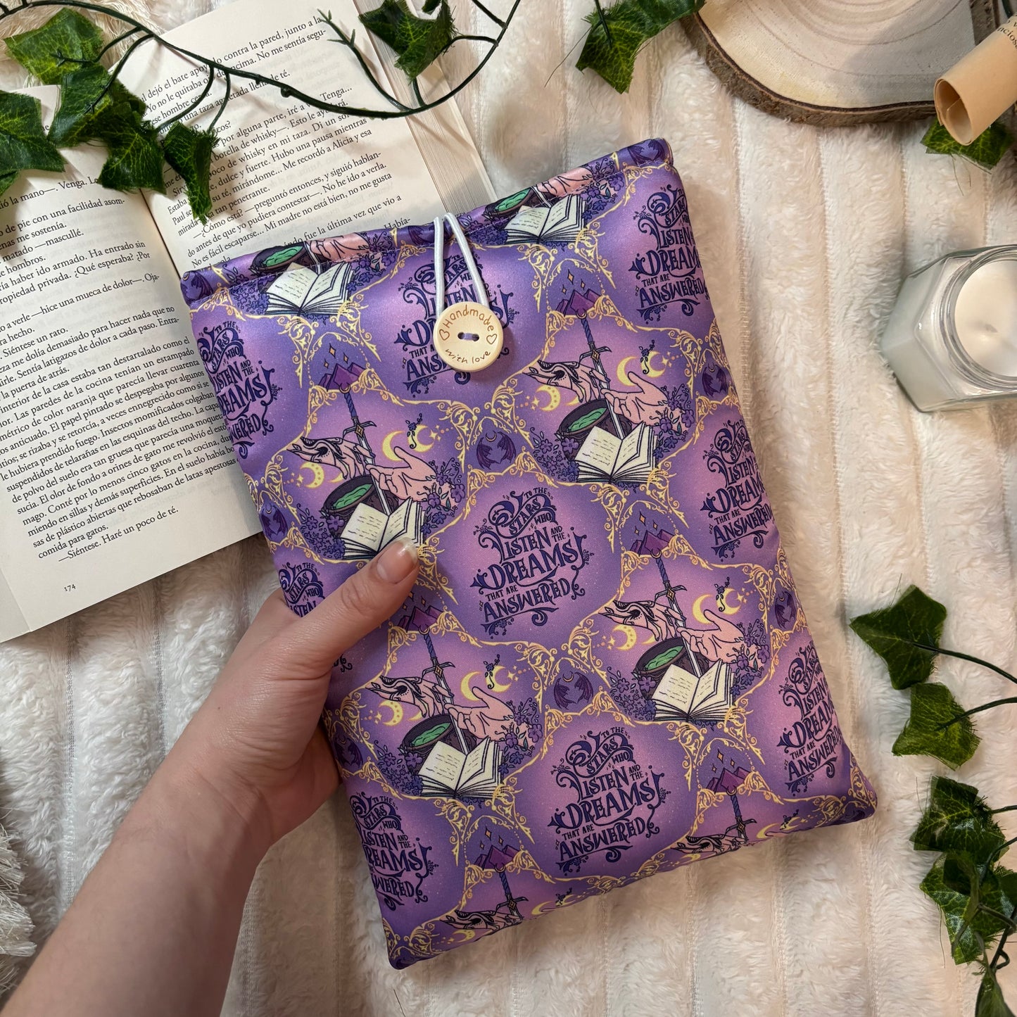 Funda literaria To the stars who listen and the dreams that are answered