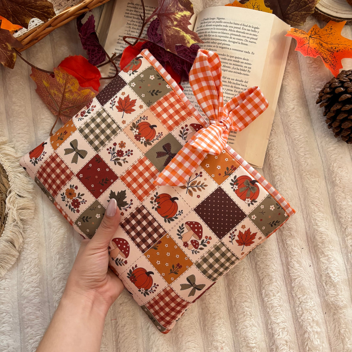 Funda literaria collage otoñal con lazo