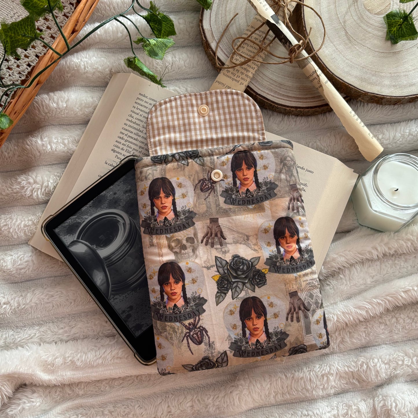 Funda para ebook Miércoles