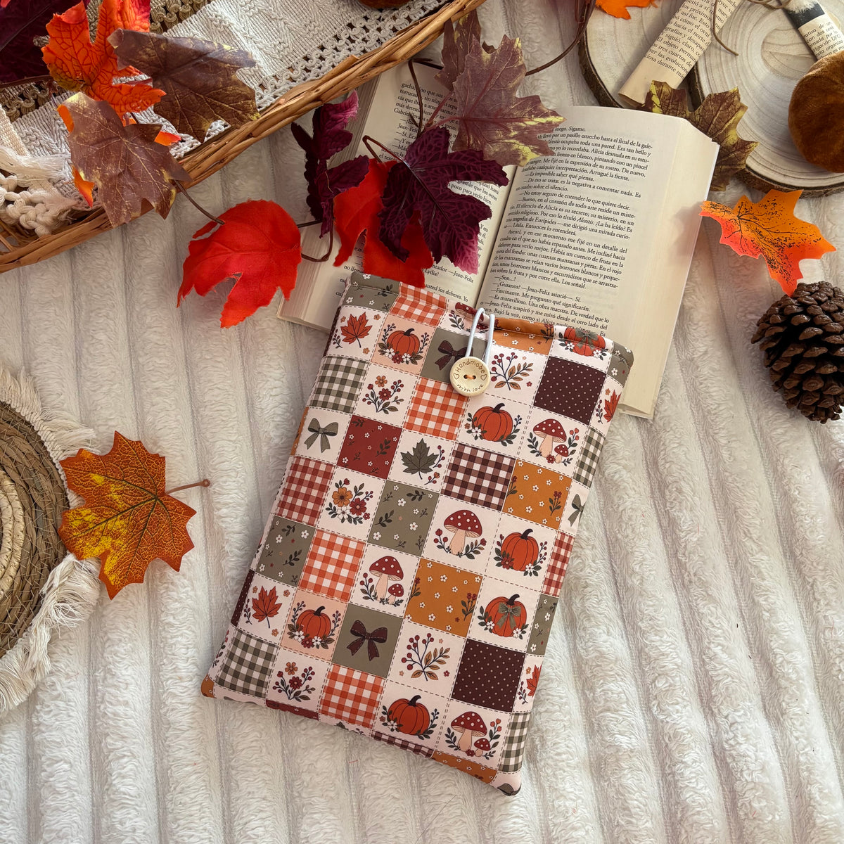 Funda literaria collage otoñal