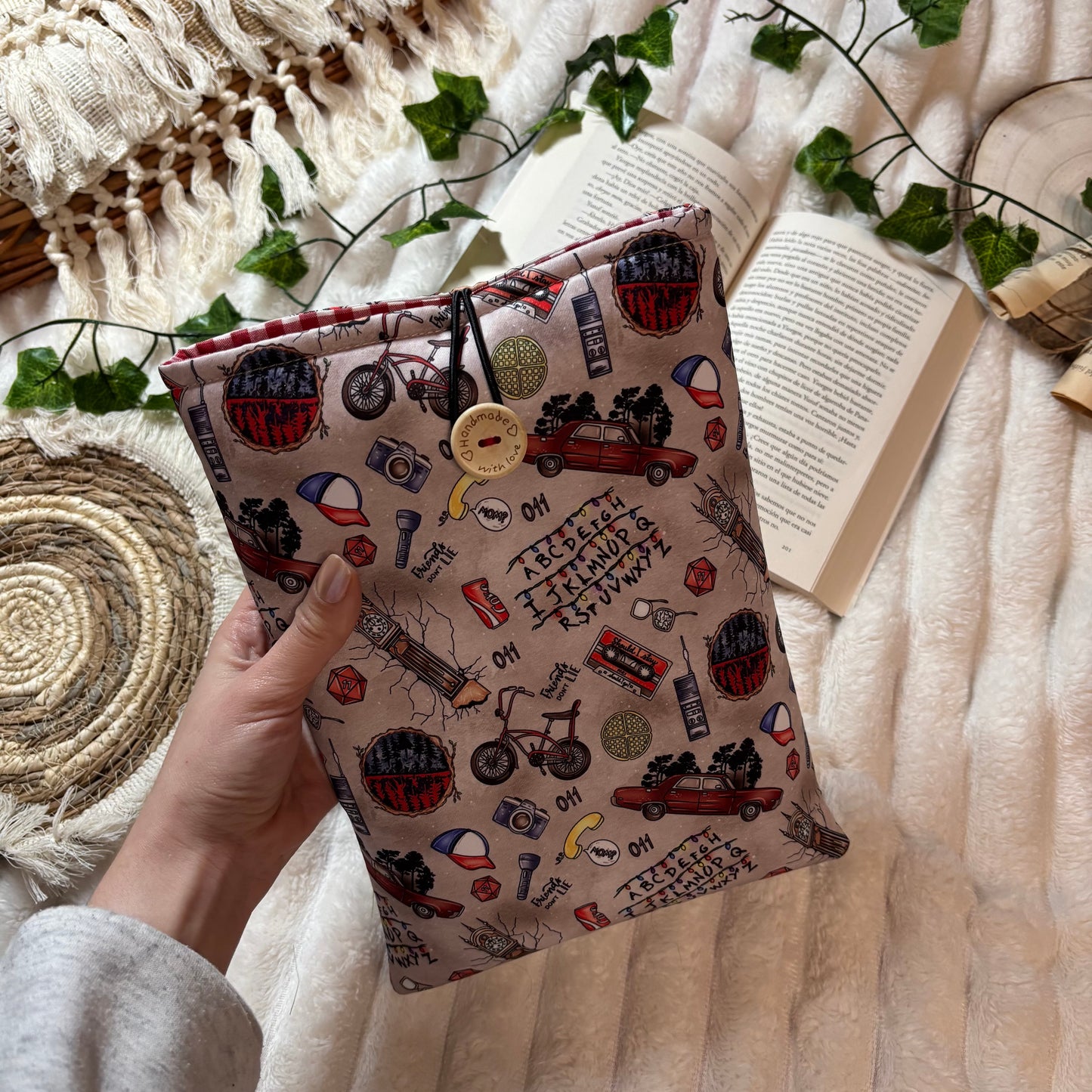 Funda literaria Stranger things