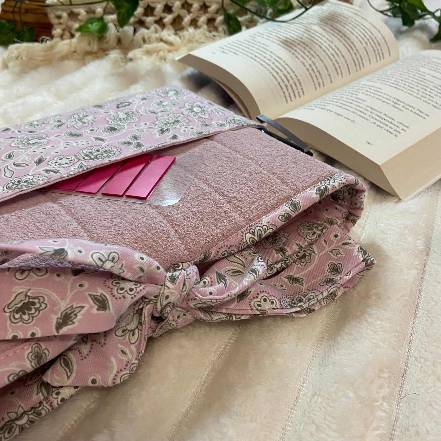 Funda literaria Rosalia con bolsillo acolchada