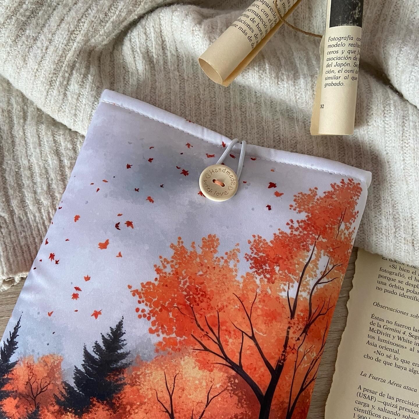 Funda literaria pueblo otoñal