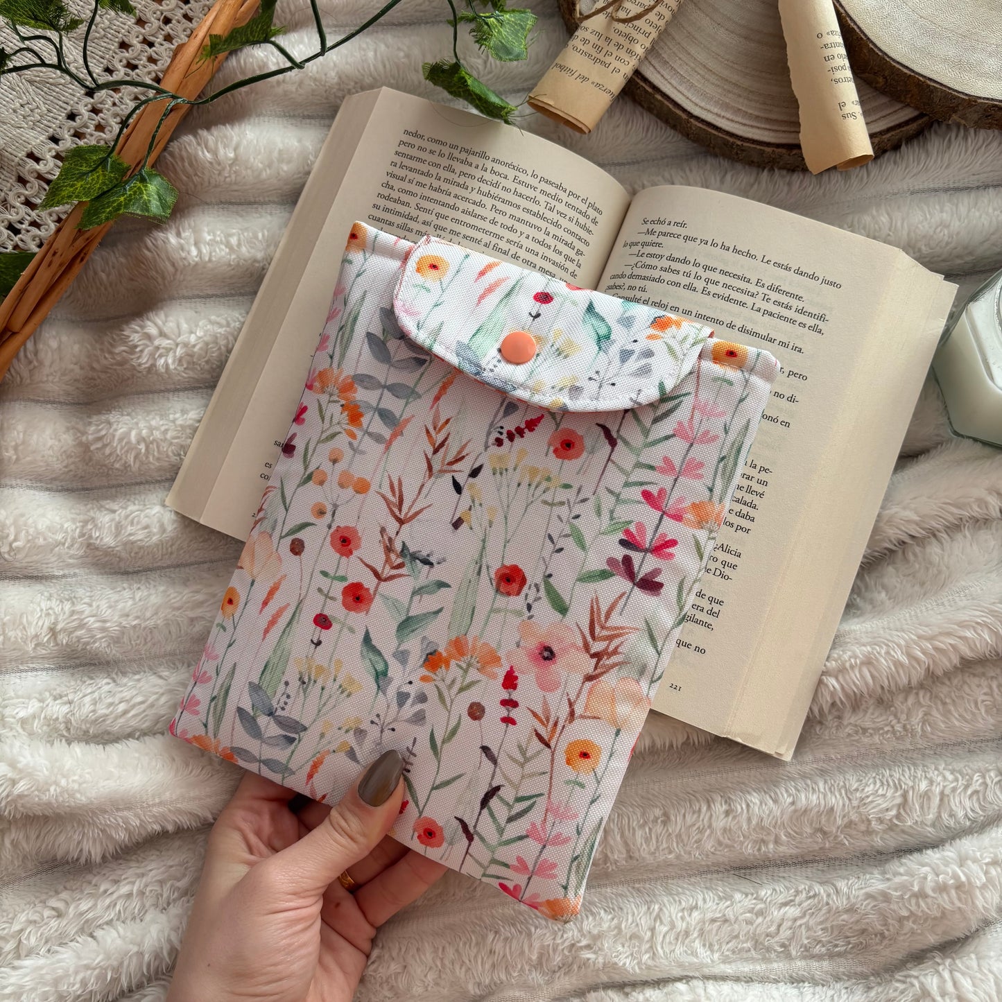 Funda para ebook Ramas de flores impermeable