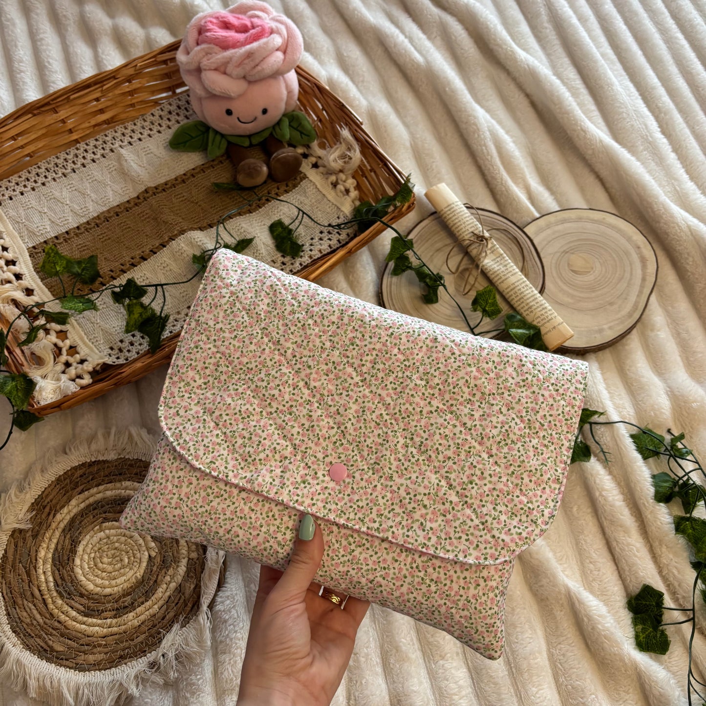 Funda literaria formato sobre Emilia