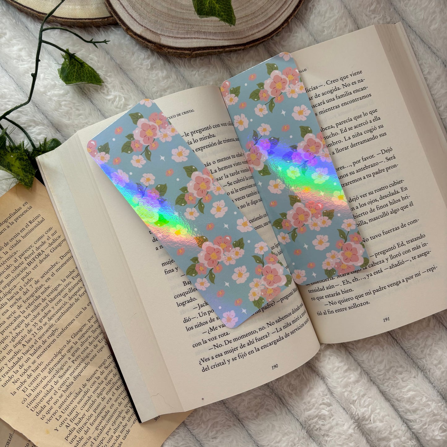 Marcapáginas flores Bridgerton holográfico