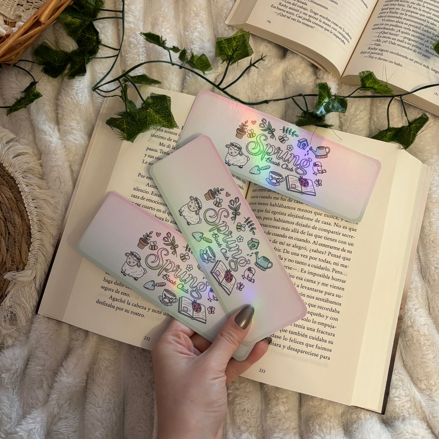 Marcapáginas Spring bookclub holográfico