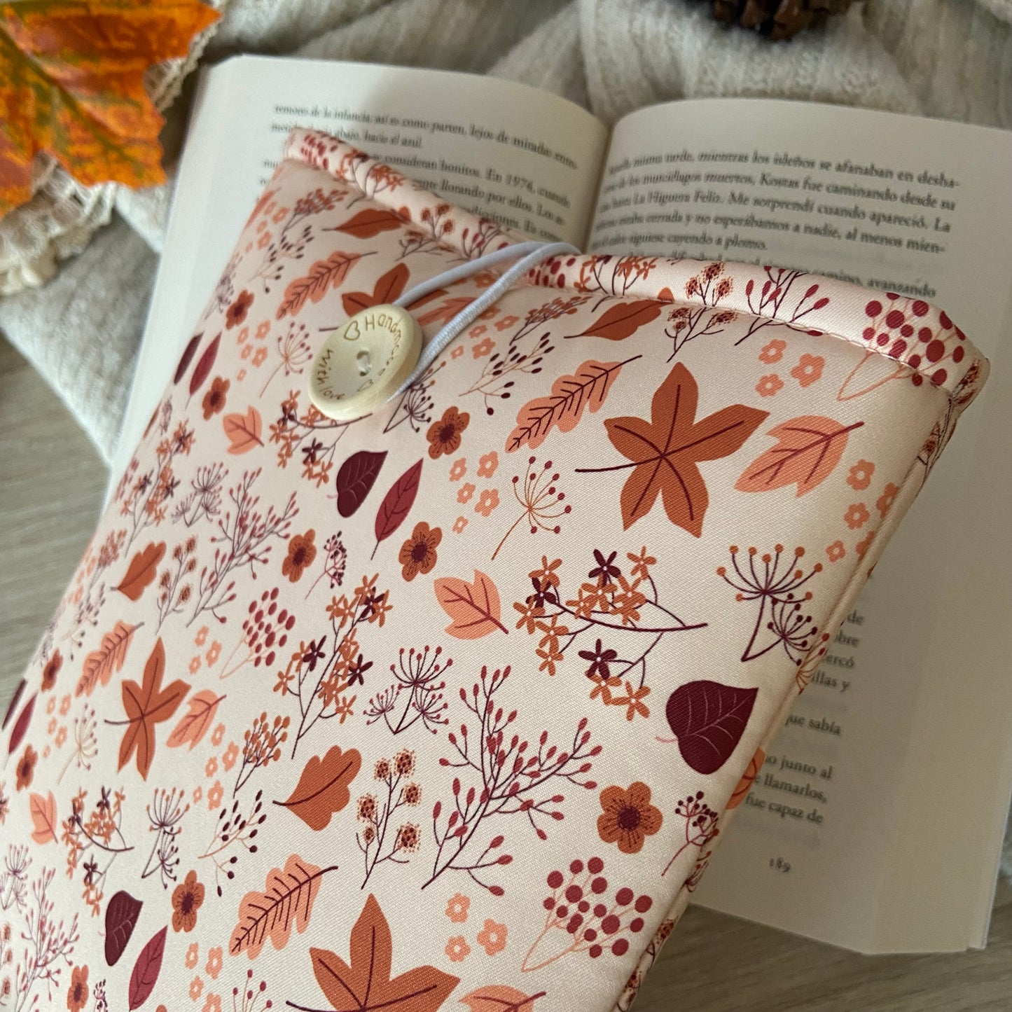 Funda literaria hojas otoñales