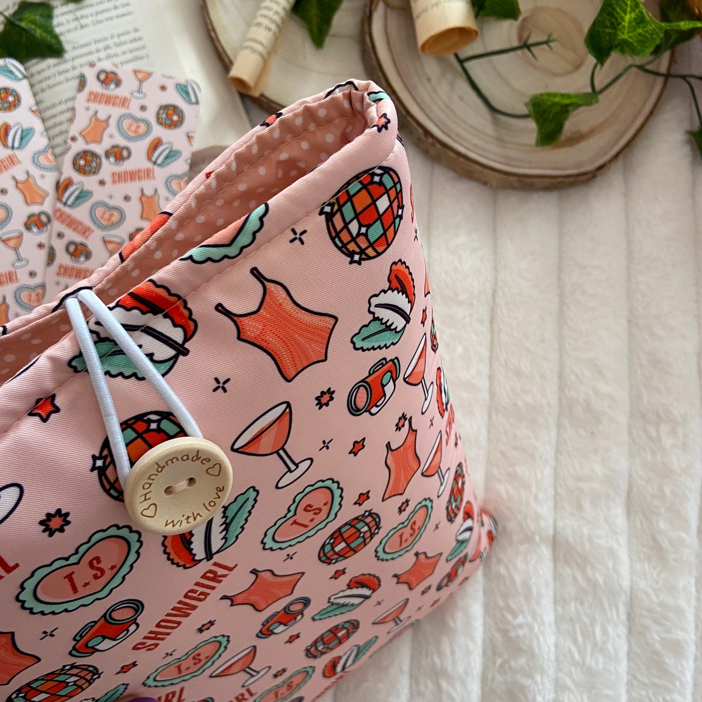 Funda literaria Taylor Swift The life of a showgirl