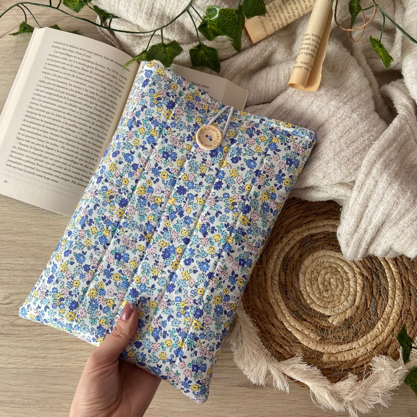 Funda literaria blue flowers