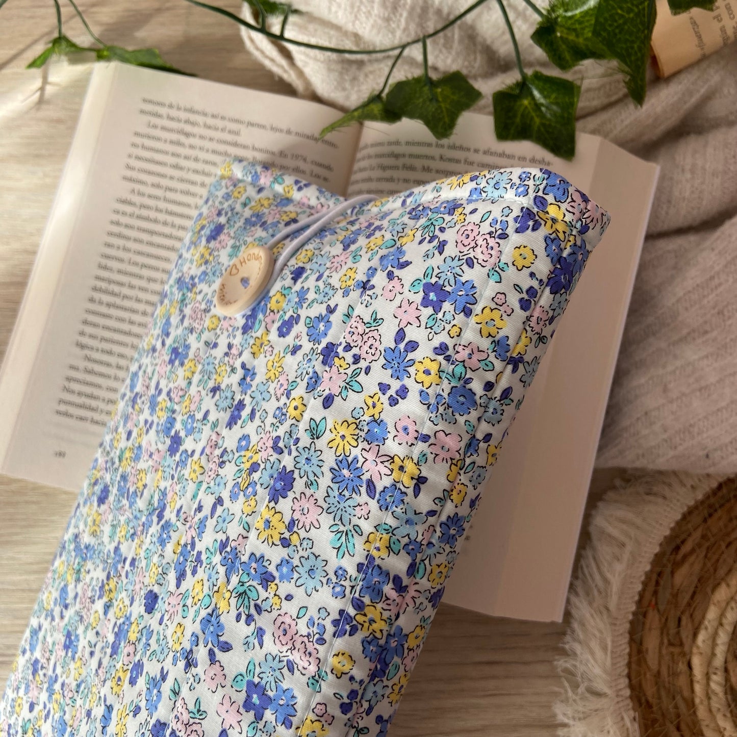 Funda literaria blue flowers