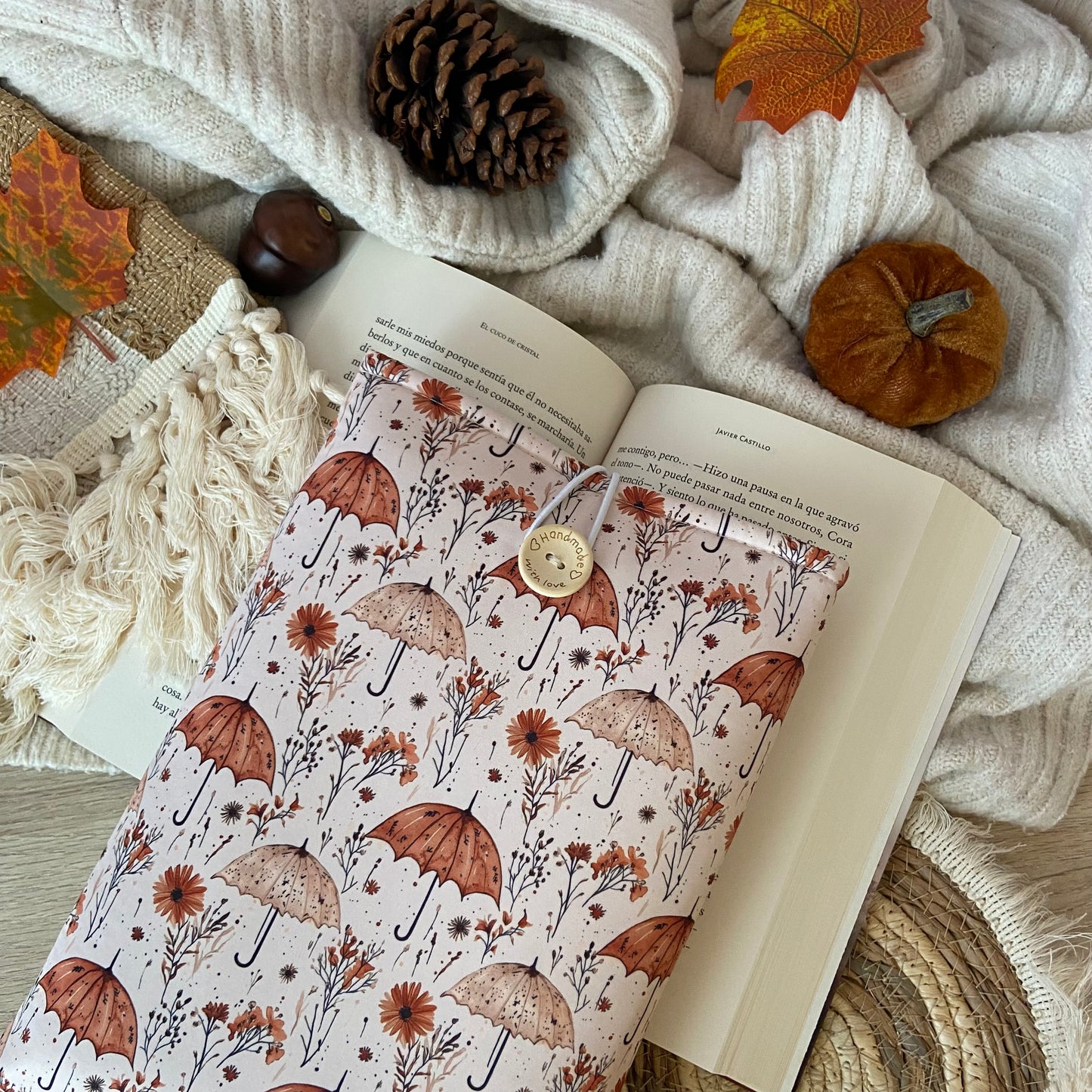Funda literaria paraguas otoñales